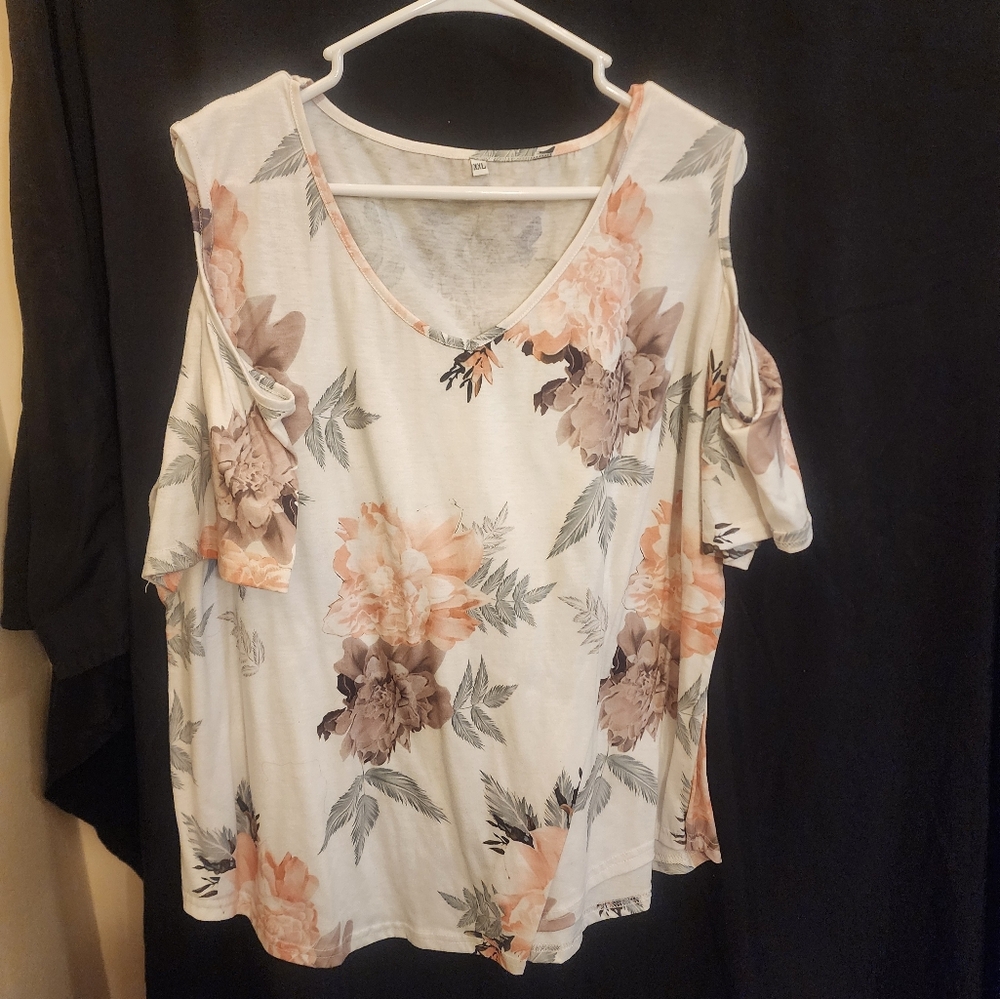 White cold shoulder floral tshirt